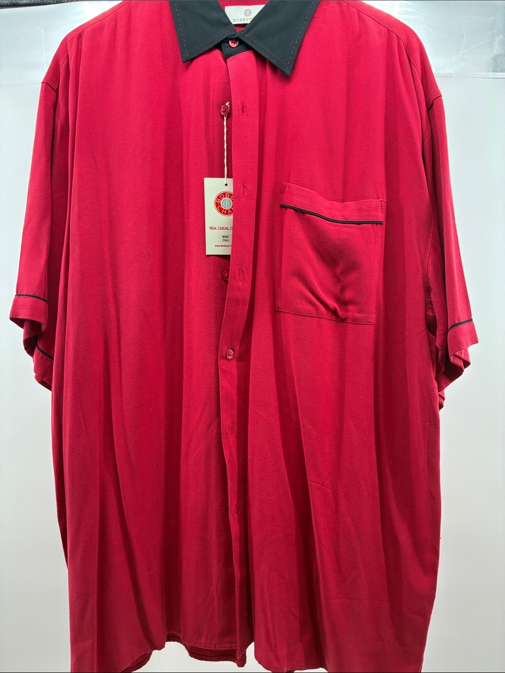 Relaxed Fit Red Short-Sleeve Button-Down Shirt with Black Contrast Collar